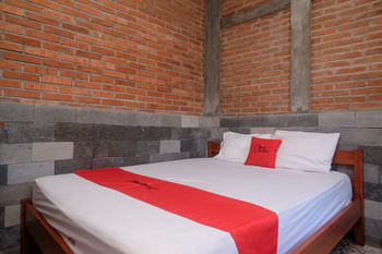 RedDoorz @ Omah Kayu Homestay Yogyakarta