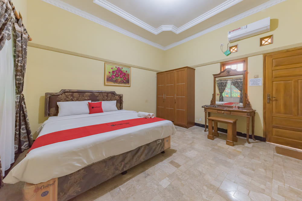 RedDoorz Room
