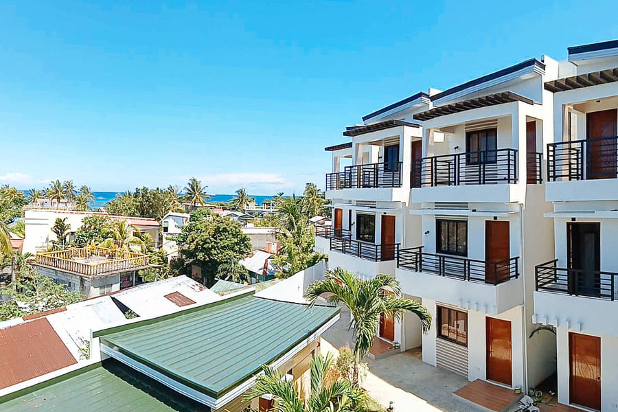 RedDoorz @ LM Apartelle Boracay