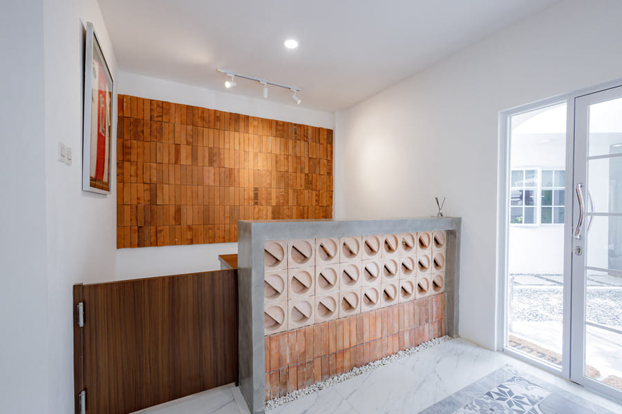 RedDoorz Plus @ Jalan Gatot Subroto Jakarta