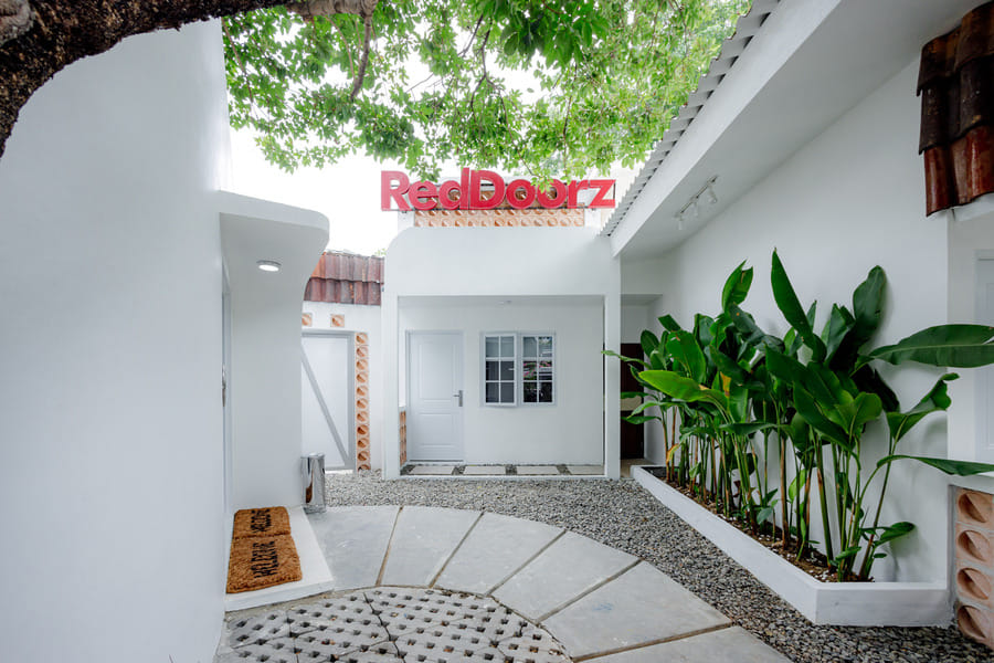 RedDoorz Plus @ Jalan Gatot Subroto Jakarta