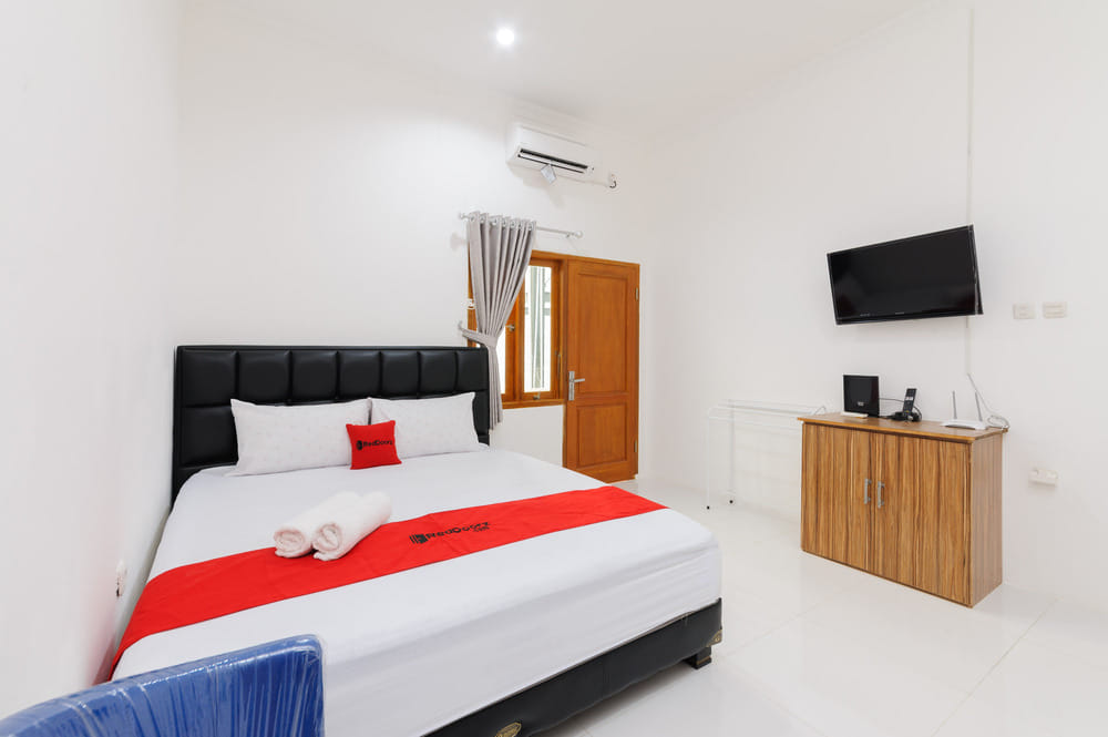 RedDoorz Room