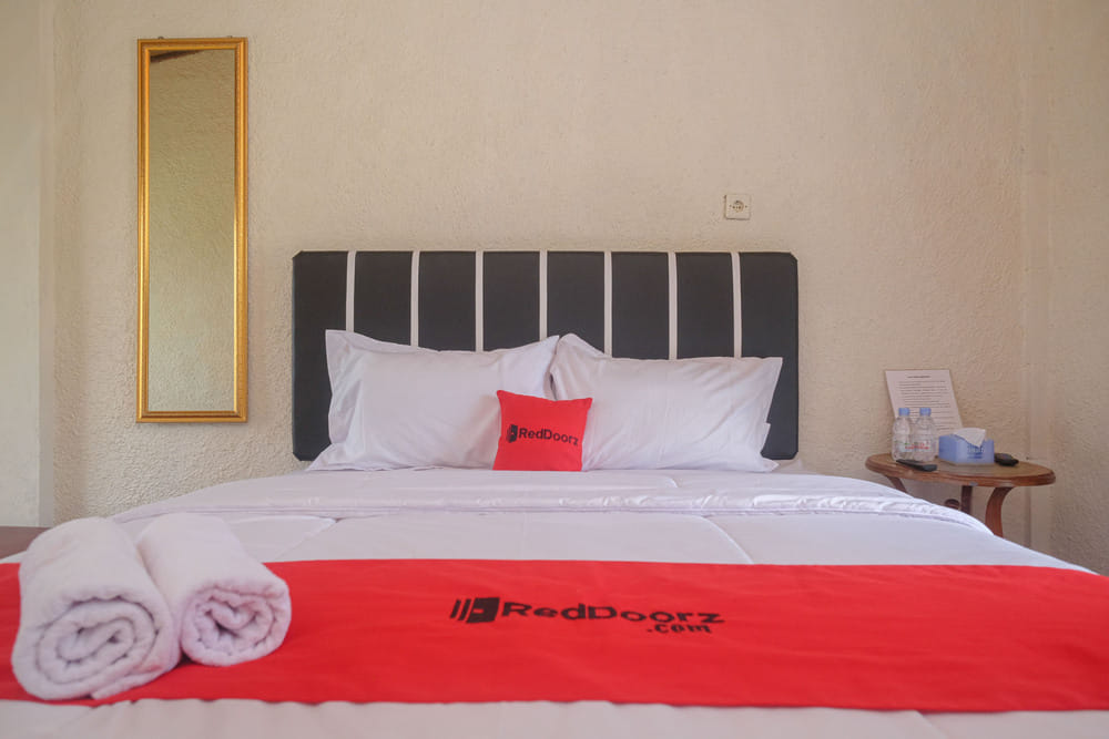 RedDoorz Deluxe Room