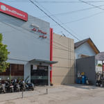 RedDoorz @ La Mega near Pasar Pagi Cirebon