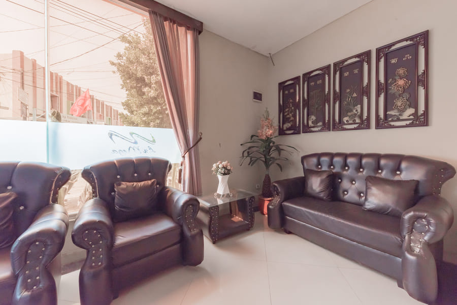 RedDoorz @ La Mega near Pasar Pagi Cirebon