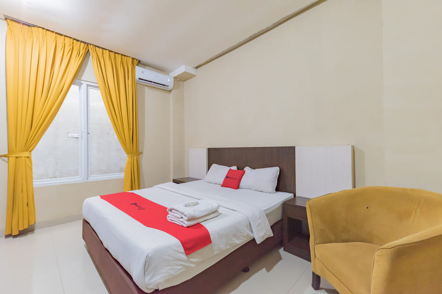 RedDoorz @ La Mega near Pasar Pagi Cirebon