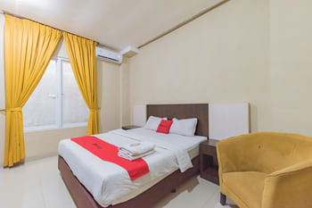 RedDoorz @ La Mega near Pasar Pagi Cirebon