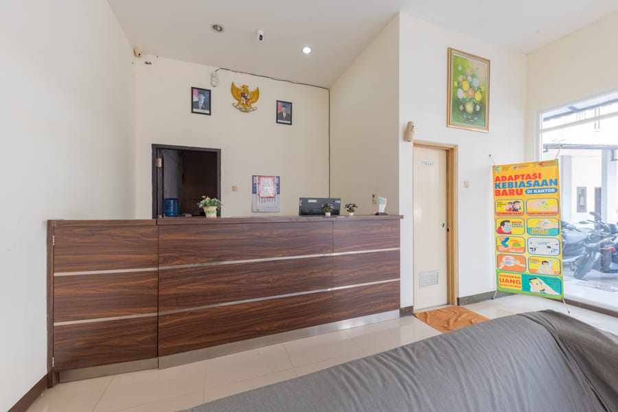 RedDoorz @ Kings Hotel near CSB Mall