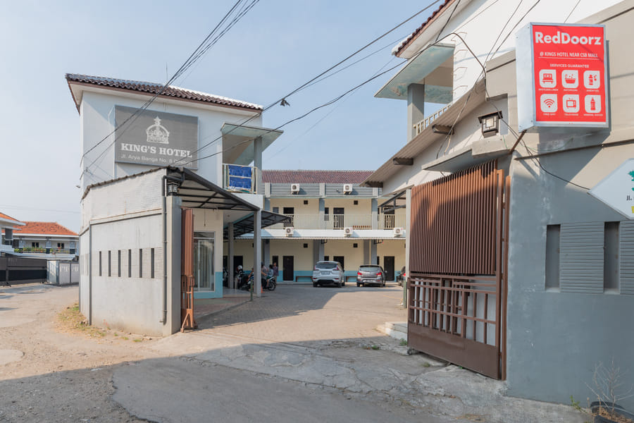 RedDoorz @ Kings Hotel near CSB Mall