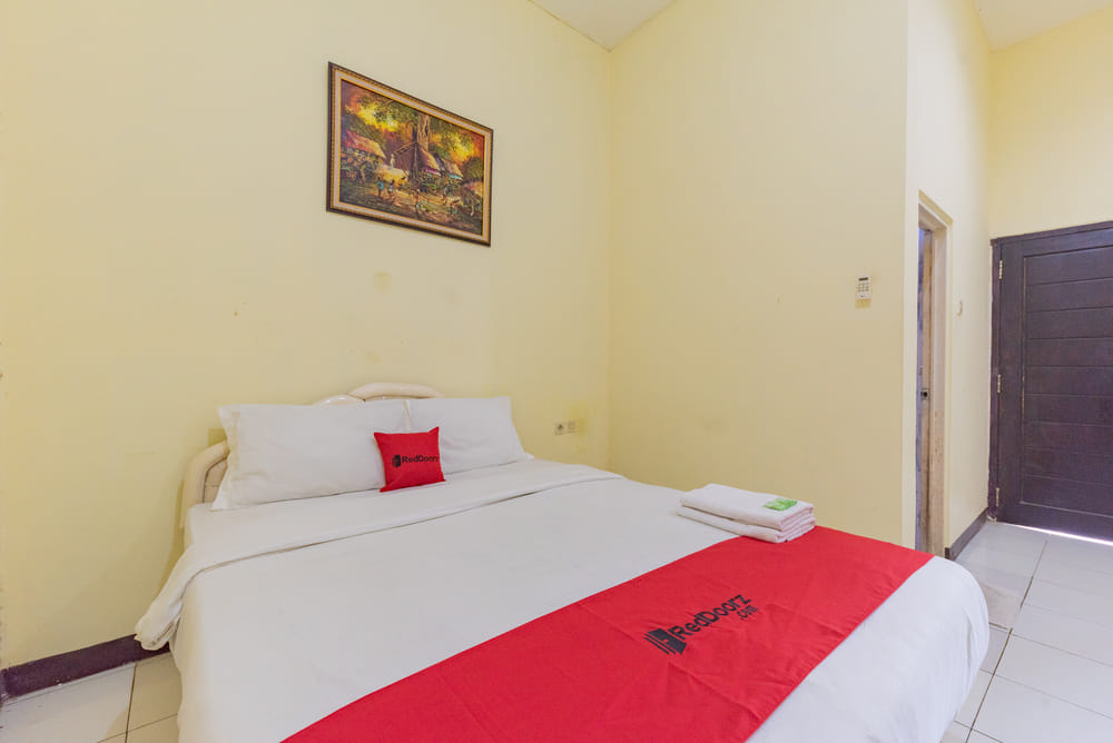RedDoorz Room