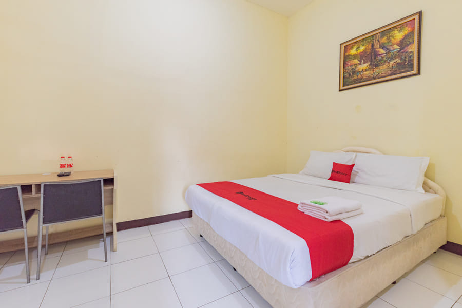 RedDoorz @ Kings Hotel near CSB Mall