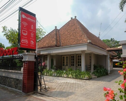 RedDoorz Syariah near Alun Alun Purwokerto