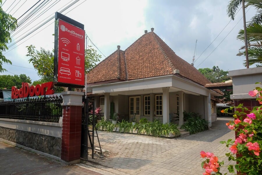 RedDoorz Syariah near Alun Alun Purwokerto
