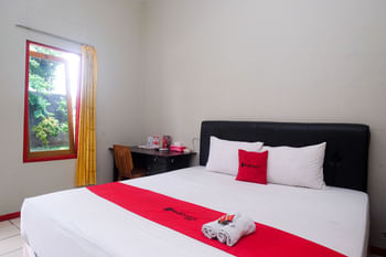 RedDoorz near Kampus UMP Purwokerto