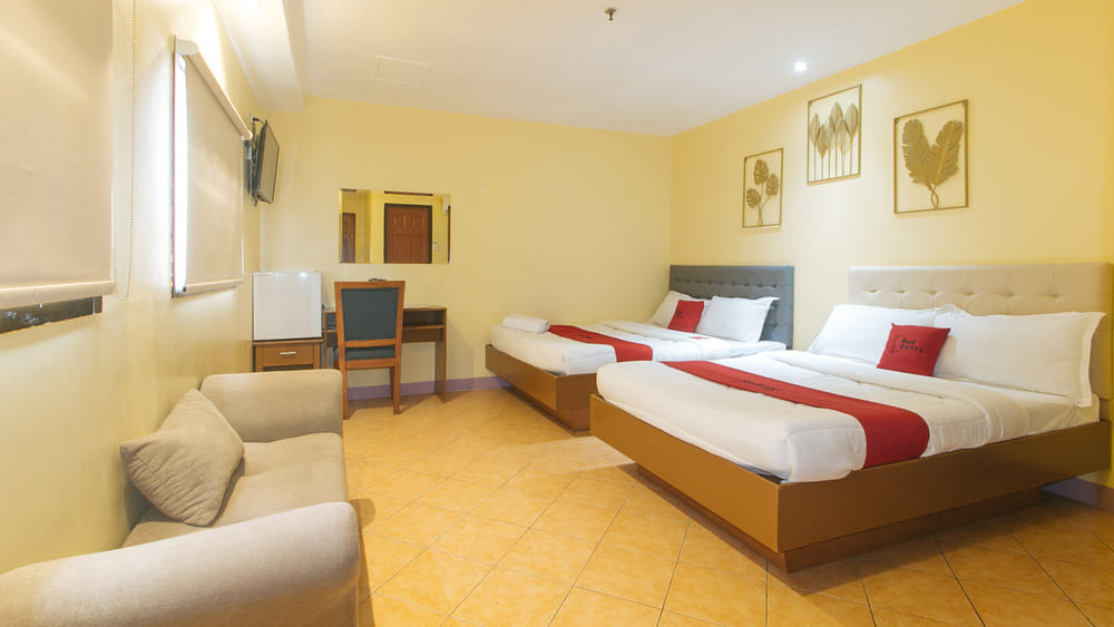 RedDoorz Suite