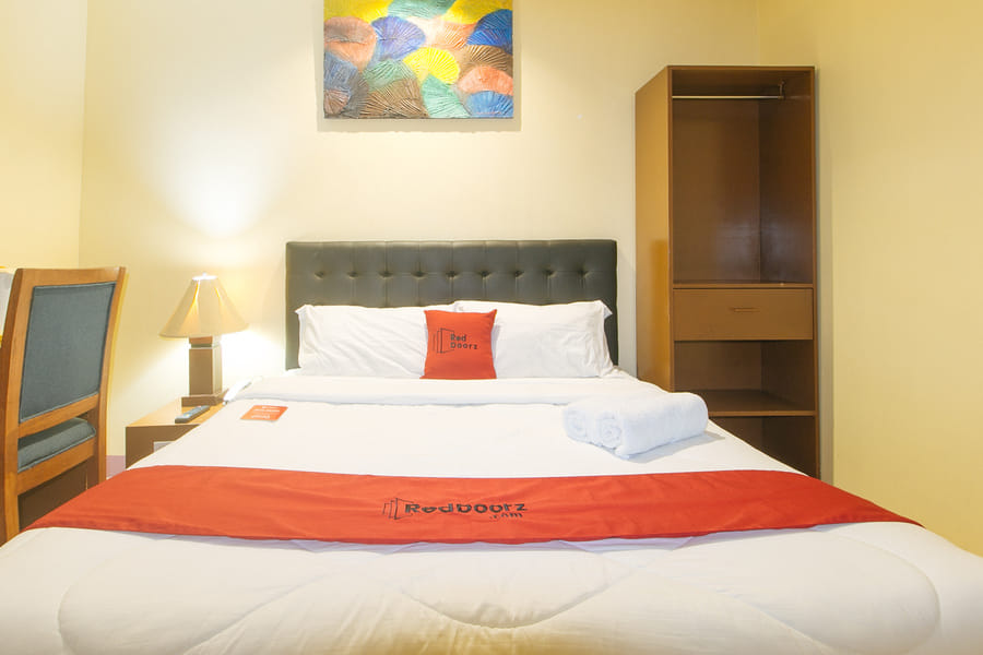 RedDoorz @ Comfy Inn Ermita Manila