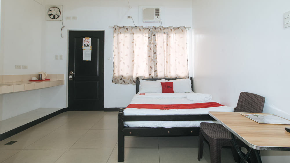 RedDoorz Family Room