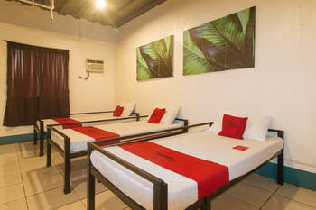 RedDoorz @ Crowne One Condo
