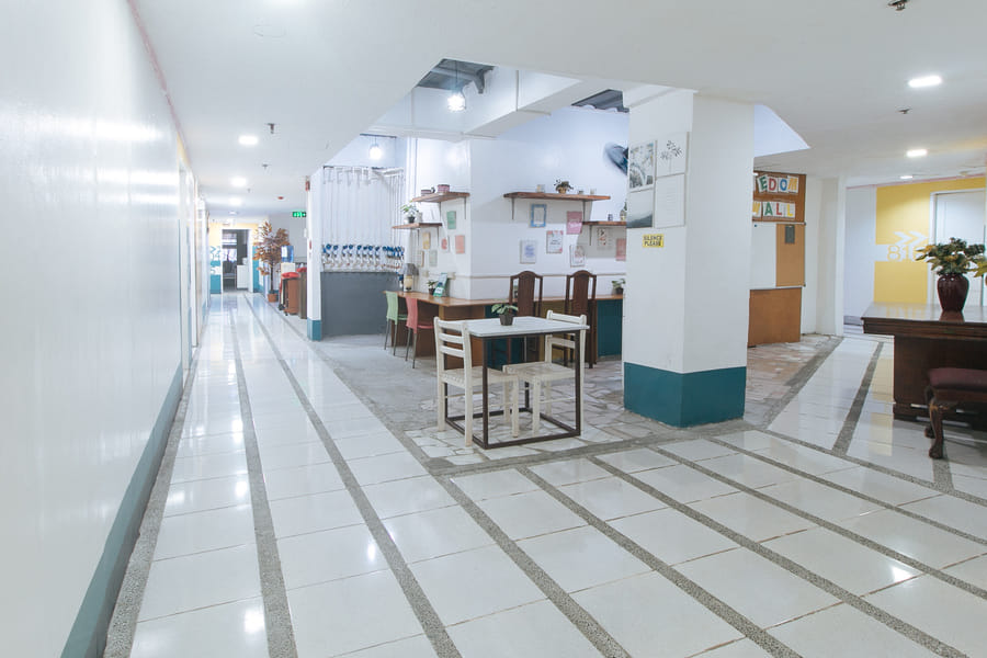 RedDoorz @ Crowne One Condo