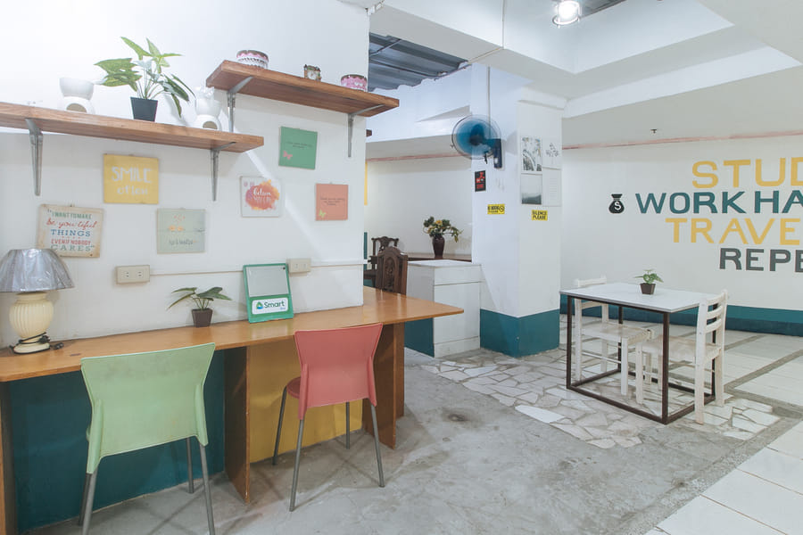 RedDoorz @ Crowne One Condo