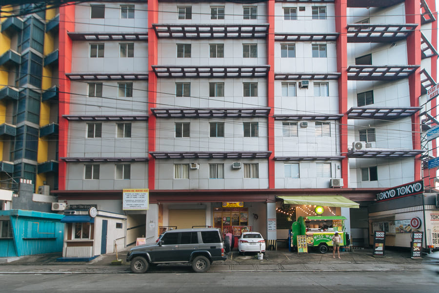 RedDoorz @ Crowne One Condo