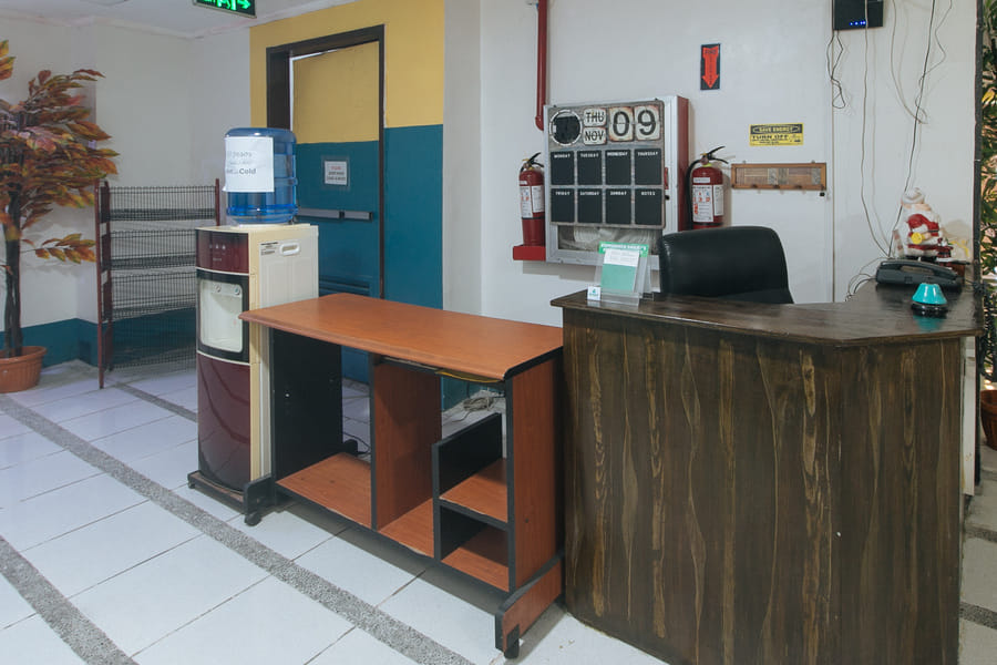 RedDoorz @ Crowne One Condo