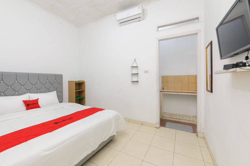 RedDoorz Family Room