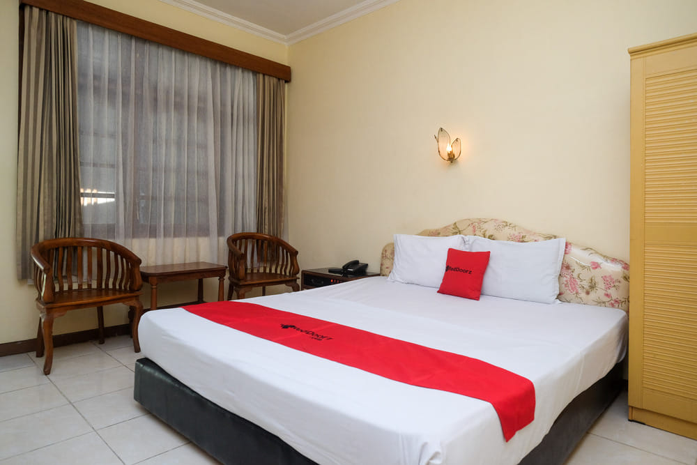 RedDoorz Deluxe Room