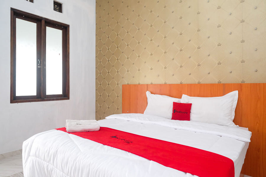 RedDoorz near Stasiun Purwosari