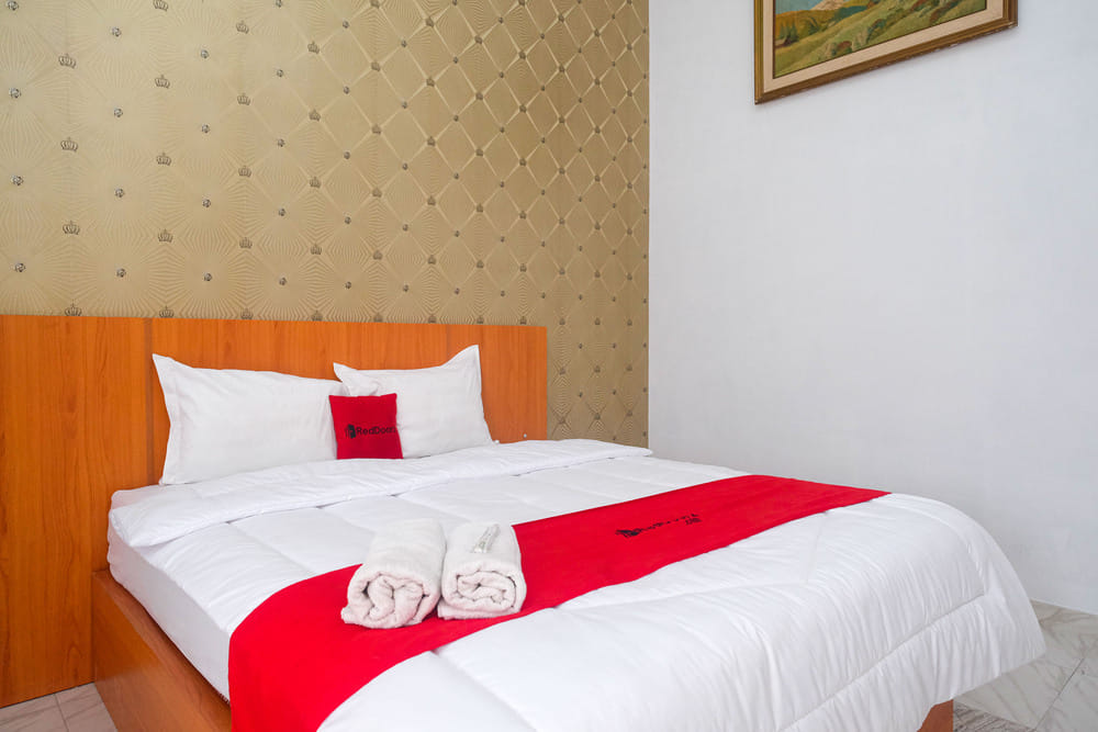 RedDoorz Deluxe Room