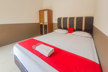 RedDoorz @ Permana Homestay near Supadio Airport Pontianak