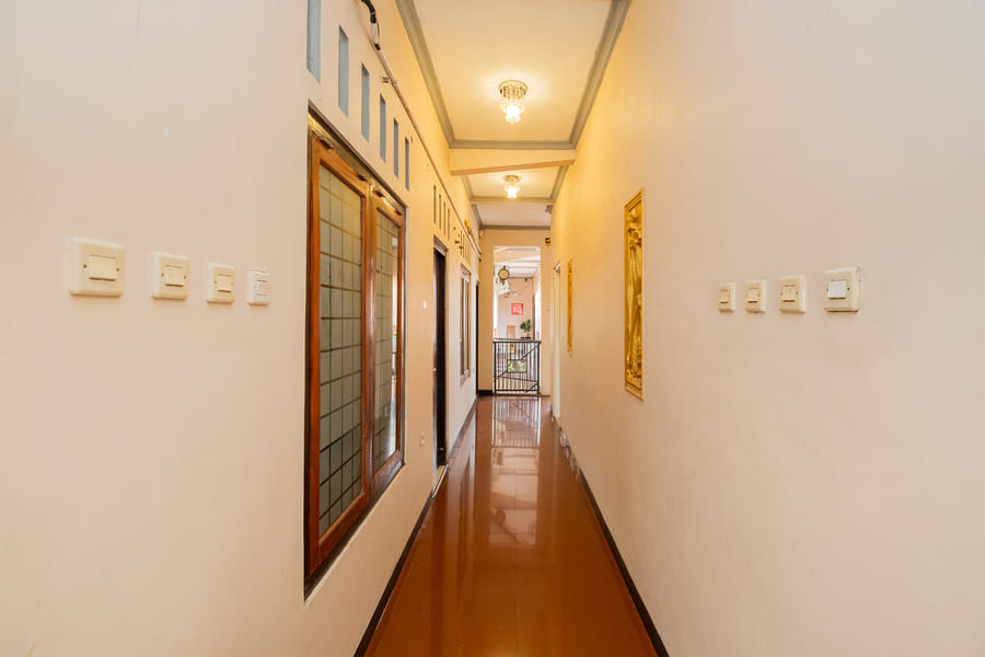 RedDoorz Near Kampung Inggris Pare.