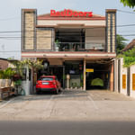 RedDoorz Near Kampung Inggris Pare.