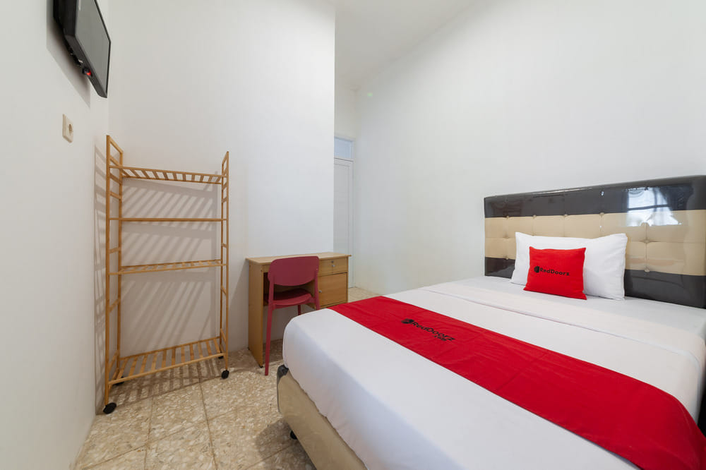 RedDoorz Single Room