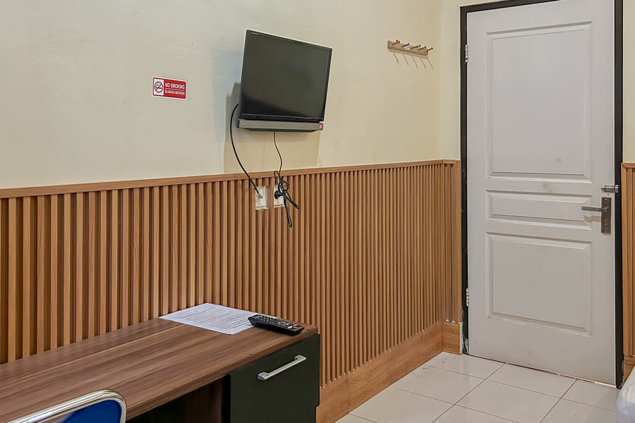 RedDoorz near Wisma Cahaya Abadi Sepinggan Airport Balikpapan