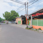 RedDoorz near Kejaksan Station Cirebon 2