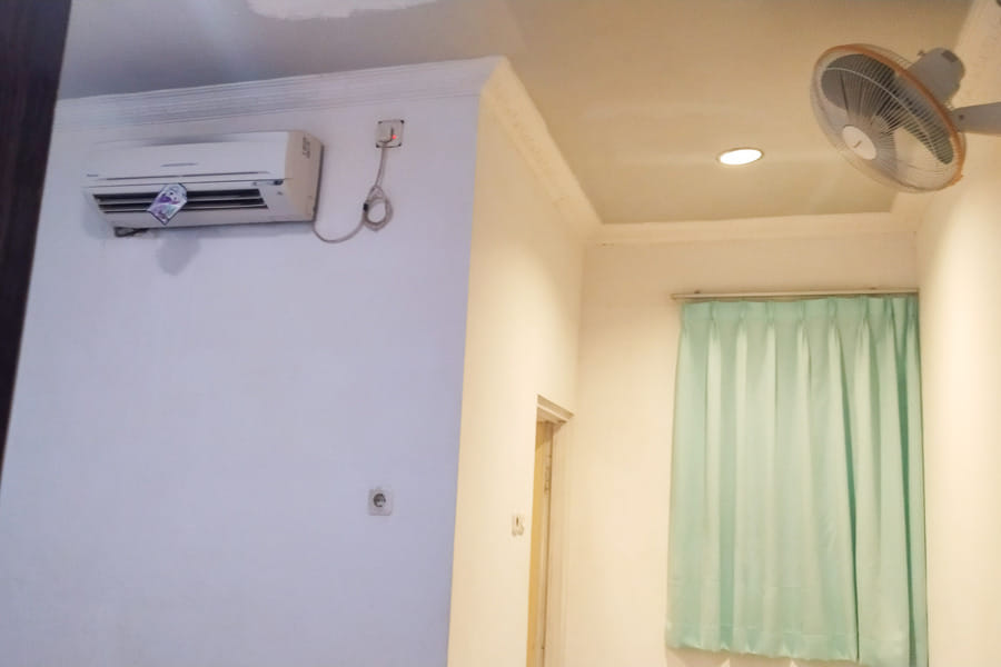 RedDoorz near Living Plaza Palembang