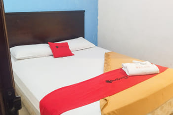 RedDoorz near Living Plaza Palembang