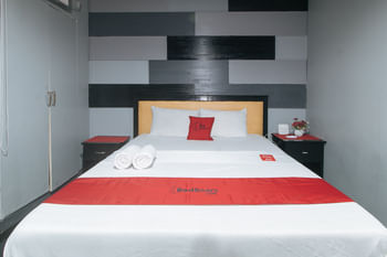 RedDoorz @ TJMG by Bel Air Polaris Makati