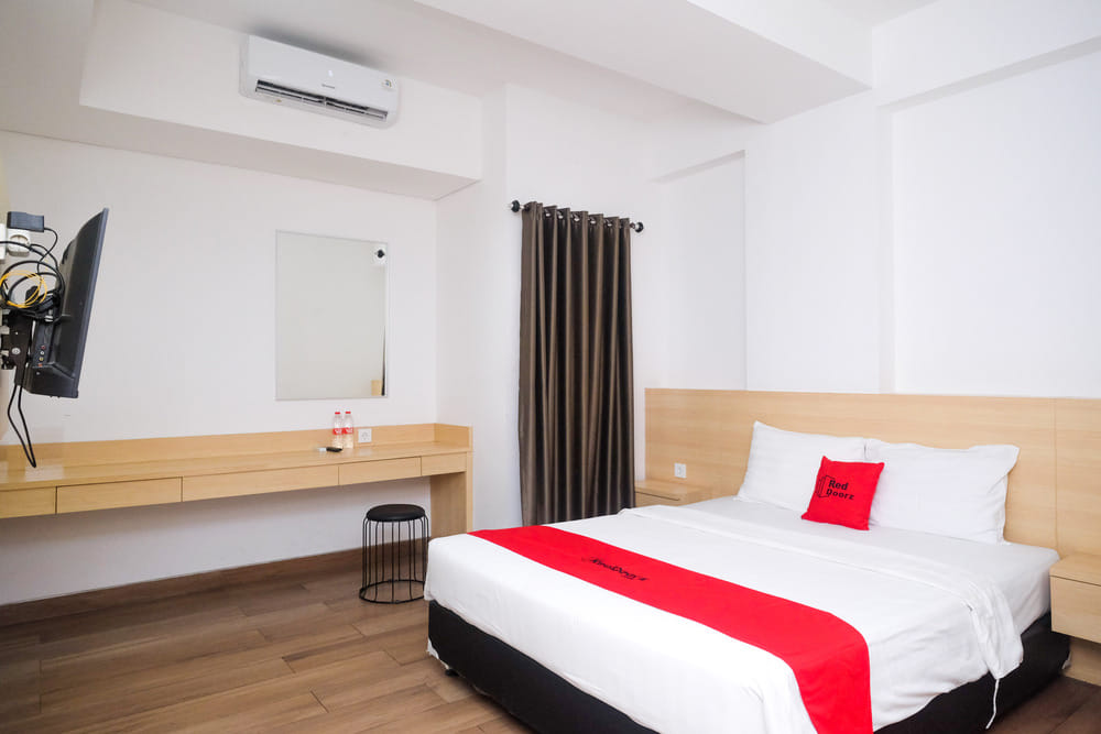 RedDoorz Deluxe Room