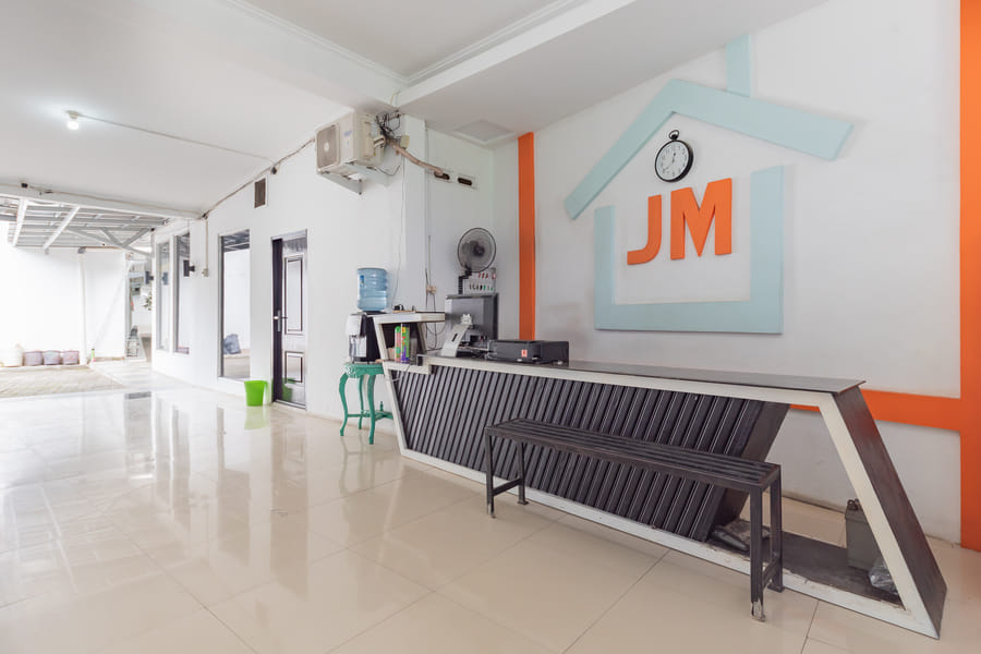 RedDoorz @ Jalan Otista Karawang