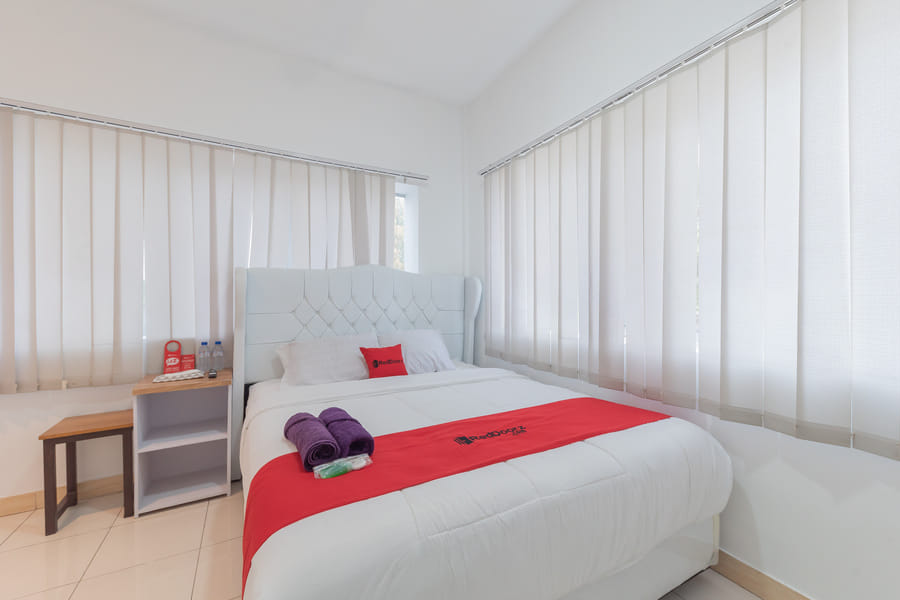 RedDoorz @ Jalan Pangkal Perjuangan Karawang