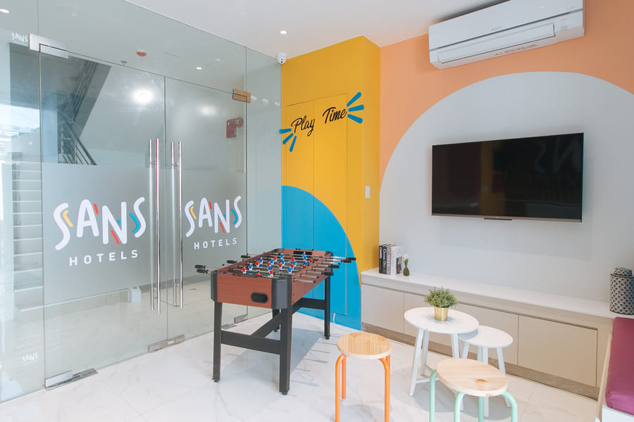 Sans Hotel at One JD Place Makati by RedDoorz