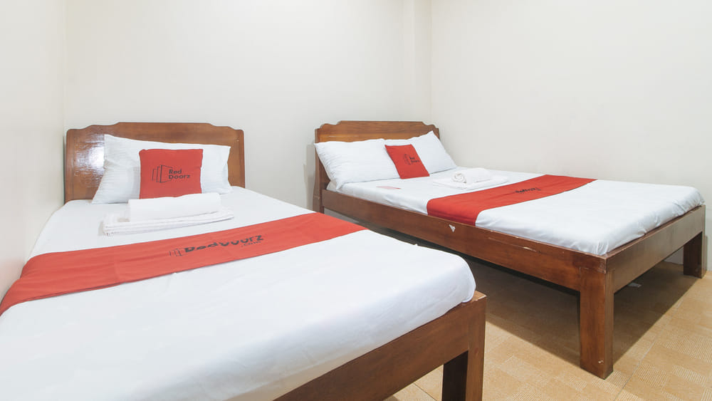 RedDoorz Triple Room