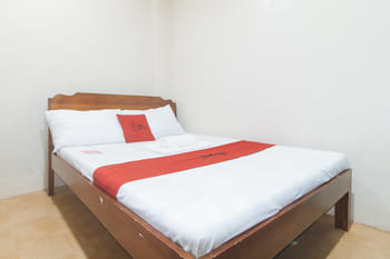 RedDoorz near Talisay District Hospital