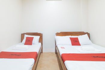 RedDoorz near Talisay District Hospital