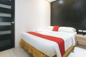 RedDoorz @ Grand Apartelle Hernan Cortes Cebu