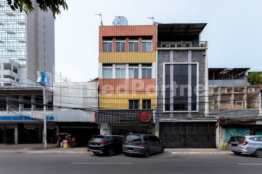 Ichiza Room RedPartner