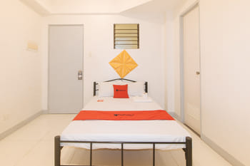 RedDoorz @ The Vjour Hotel Makati