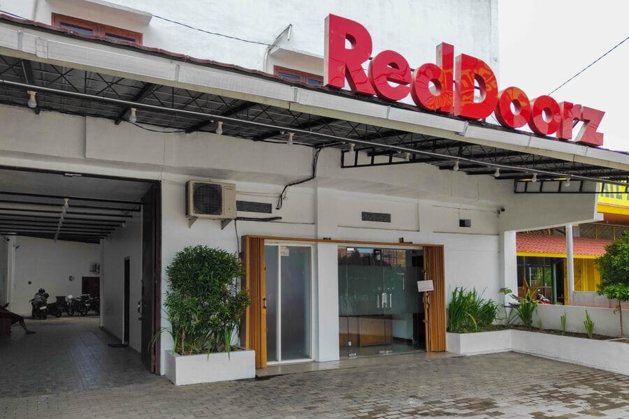 RedDoorz near Prambanan Temple